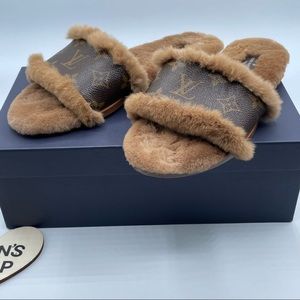 Louie Vuitton Lock it Flat Mule Slides